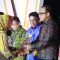 Wali Kota Denpasar, I Gusti Ngurah Jaya Negara saat menerima penghargaan Apresiasi Kinerja Pemerintahan Daerah Tahun 2024 yang diserahkan oleh Peneliti Utama BRIN, Prof. Dr. R. Siti Zuhro, MA dan disaksikan Mendagri RI, Tito Karnavian , pada Kamis (12/12/2024). Foto: dok/Pemkot Denpasar