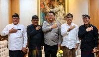 Kapolresta Denpasar, Kombes Pol Wisnu Prabowo saat berpamitan kepada Walikota Denpasar, I Gusti Ngurah Jaya Negara, di Kantor Walikota Denpasar, Kamis (9/1/2025). Foto: dok/Pemkot Denpasar