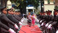 Upacara Pedang Pora untuk menyambut Kaporesta Palu yang baru Kombes Pol. Deng Abrahams. Foto: dok/Polresta Palu