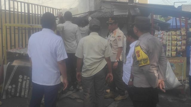 Penertiban PKL di Sepanjang Jalan Kramat Pulo Gundul dari wilayah RW 10 sampai dengan RW 08 Kelurahan Tanah Tinggi, Kecamatan Johar Baru Jakarta Pusat, Kamis (16/01/2025). Foto: dok/pribadi