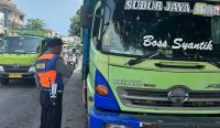 Tim Dinas Perhubungan Kota Denpasar saat melaksanakan Sidak Lalu Lintas dan Angkutan Jalan di Jalan Cargo, pada Jumat (17/1/2025). Foto: dok/Pemkot Denpasar