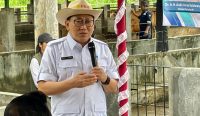 Dirjen Peternakan dan Kesehatan Hewan, Agung Suganda saat meluncurkan vaksinasi PMK di Sentra Pembibitan Ternak Sapi Sobangan, Rabu (15/01/2025). Foto: dok/Pemprov Bali