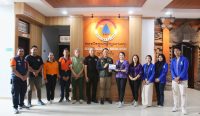 Tim ITB STIKOM Bali melaksanakan kunjungan ke Kantor Pusdalops BPBD Bali pada Kamis (20/2/2025). Foto: dok/ITB STIKOM Bali