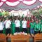 Wali Kota Denpasar I Gusti Ngurah Jaya Negara bersama sopir truk sampah DLKH. Foto: dok/Pemkot Denpasar