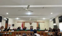 Suasana sidang pemeriksaan saksi kasus pemalsuan silsilah keluarga Jero Kepisah di Pengadilan Negeri Denpasar, Selasa (4/2/2025). (Foto: dok/diksimerdeka.com)