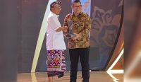 Gubernur Bali Wayan Koster meraih penghargaan sebagai tokoh pelindung Budaya Bali pada ajang detikBali Awards 2025. Penghargaan tersebut diberikan pada malam penganugerahan detikBali Awards 2025 di Ballroom Trans Resort Bali, Badung, Sabtu (22/3/2025).