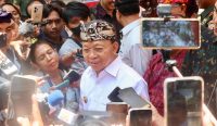 Gubernur Bali Wayan Koster usai menyampaikan pidato sambutan perdananya sebagai Gubernur Bali periode 2025-2030 dalam rapat paripurna DPRD Bali, Selasa (4/3/25). Foto: tim/diksimerdeka.com