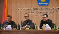 Wali Kota Denpasar, I Gusti Ngurah Jaya Negara saat menjabarkan program prioritas 5 tahun kedepan dihadapan lurah dan perkebel di Kota Denpasar, Selasa (11/3/2025). Foto: dok/Pemkot Denpasar