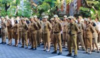 Apel disiplin ASN di halaman Kantor Wali Kota Denpasar, Senin (3/3/2025). Foto: dok/Pemkot Denpasar