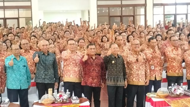 Gubernur Koster saat acara HUT Persatuan Perawat Nasional Indonesia (PPNI) Bali, di Denpasar, (23/3/2025).