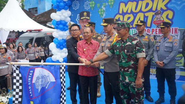 Pelepasan ribuan peserta mudik gratis bertempat di Terminal Ubung, Selasa (25/03/2025). Foto: dok/Pemkot Denpasar