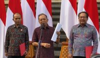 Gubernur Bali Wayan Koster saat mengumumkan gerakan "Bali Bersih Sampah" di Jayasabha, Minggu (6/4/25) sore. Gerakan ini merupakan upaya percepatan pengentasan masalah sampah.