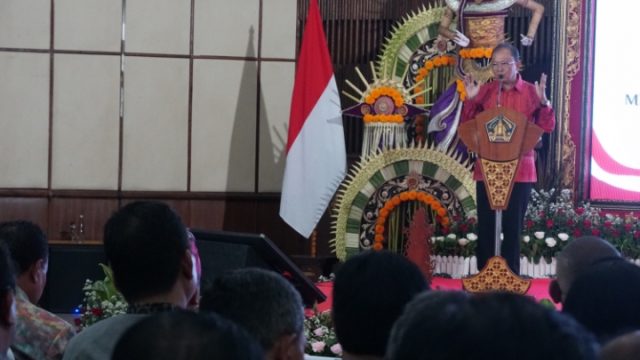 Gubernur Bali, Wayan Koster membuka secara resmi pelaksanaan Musrenbang Penyusunan Rencana Kerja Pemerintah Daerah Semesta Berencana Provinsi Bali Tahun 2026, di Kantor Gubernur Bali, Selasa (15/4/2025). Foto: dok/Pemprov Bali