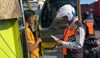 Dinas Perhubungan Kota Denpasar melaksanakan Sidak Lalu Lintas dan Angkutan di kawasan Jalan Cargo pada Kamis (17/4/2025). Foto: dok/Pemkot Denpasar