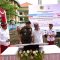 Gubernur Bali Wayan Koster saat menandatangani prasasti dan peletakan batu pertama pembangunan PJT RSUD Sanjiwani Gianyar bersama Bupati Gianyar Agus Mahayastra dan Kajati Bali, Ketut Sumadana, Rabu (21/5/25). Foto: tim/diksimerdeka.com
