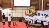 Gubernur Koster saat melantik dan sumpah/janji jabatan 21 Pejabat Pimpinan Tinggi Pratama di lingkungan Pemerintah Provinsi Bali, bertempat di Gedung Wiswa Sabha Utama, Jumat (09/05/2025).