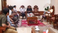 Komunitas House of Cartoon mania (HOCA) saat melakukan audensi dengan Gubernur Bali Wayan Koster, bertempat di Jaya Sabha, Kamis (15/5/2025). Foto: dok/Pemprov Bali