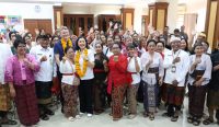 Wakil Menteri Pemberdayaan Perempuan dan Perlindungan Anak (PPPPA) Veronica Tan melakukan kunjungan kerja ke Sekolah Perempuan di kantor Desa Dauh Puri Kaja, Selasa (27/5/2025). Foto: dok/Pemkot Denpasar