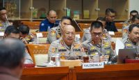 Kalemdiklat Polri, Komjen Pol. Prof. Dr. Chryshnanda Dwilaksana, menghadiri rapat dengar pendapat (RDP) Komisi III DPR RI di ruang rapat Komisi III Gedung Nusantara II MPR/DPR RI, Senin (26/5/2025). Foto: dok/pribadi