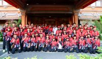 Wakil Wali Kota Denpasar Arya Wibawa melepas ratusan atlet ke ajang Porjar Bali, Rabu (28/05/2025). Foto: dok/Pemkot Denpasar