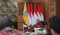 Gubernur Bali Wayan Koster mengumpulkan seluruh kepala perangkat daerah dan instansi vertikal se-Bali di Jayasabha, Denpasar, Sabtu (31/5/2025). Foto: dok/Pemprov Bali