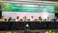 Foto: Gubernur Koster saat konferensi pers Bali and Beyond Travel Fair (BBTF) ke-11 di BICC Hotel Westin Nusa Dua, Badung