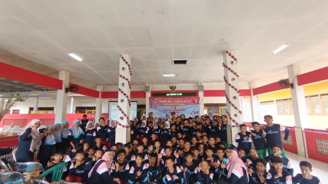 Foto: Ratusan Siswa di Kalisat Antusias Ikuti Program Gemarikan Cegah Stunting