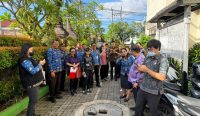 Inskeptorat Daerah Provinsi Bali saat melaksanakan monitoring dan evaluasi terhadap pelaksanaan pembatasan penggunaan plastik sekali pakai dan pengelolaan sampah berbasis sumber di pemerintah kabupaten/kota se-Bali. Foto: dok/Pemprov Bali