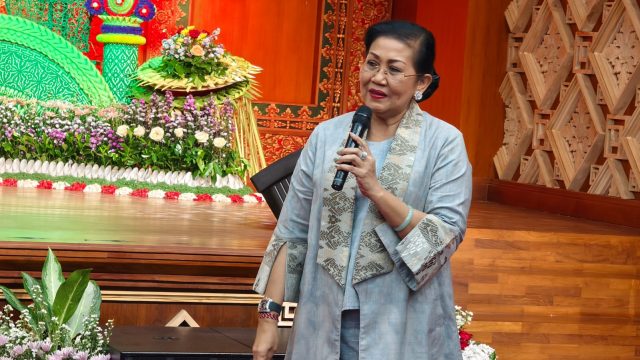 Ketua Dekranasda Provinsi Bali, Ny. Putri Koster, menyampaikan sambutan dalam peluncuran website resmi Dekranasda Bali di Gedung Kertha Sabha, Rumah Jabatan Gubernur Bali Jayasabha, Denpasar, Jumat (20/6/2025). Acara ini menjadi bagian dari upaya mendorong digitalisasi promosi kerajinan dan penguatan ekosistem kreatif Bali. Foto: dok/tim