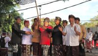 Gubernur Bali Wayan Koster membuka Karnaval Pancasila Rumah KaKek, Minggu (01/06/2025). Foto: dok/Pemkot Denpasar