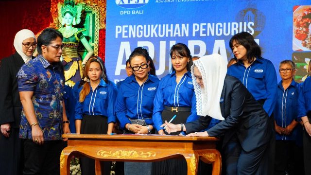 Pengukuhan DPD APJI Bali Periode 2025-2029 di Gedung Kertha Sabha, Denpasar, Minggu (15/6/2025). Foto: dok/Pemprov Bali