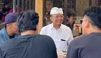 Gubernur Koster saat berdiskusi bersama anak muda Bali, bertempat di Kopi Jenar, Sabtu (07/06/2025). Foto: dok/pribadi
