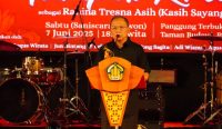 Gubernur Bali Wayn Koster saat menyampaikan pidato perayaan Tumpek Klurut di Panggung Terbuka Ardha Candra, Taman Budaya Denpasar, Sabtu (7/6/2025). Foto: dok/Pemprov Bali