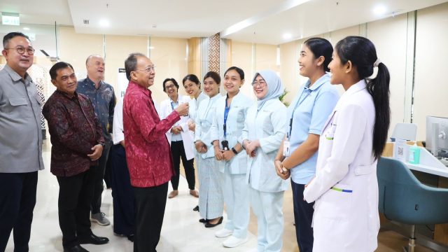 Gubernur Bali, Wayan Koster meninjau langsung Rumah Sakit Bali International Hospital (BIH), Senin (09/06/2025). Foto: dok/pribadi