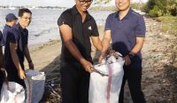 PLN Indonesia Power UBP Bali Gelar Aksi Clean Up di Pantai Muntig Siokan