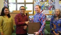 Wali Kota Denpasar I Gusti Ngurah Jaya Negara bersama Wakil Duta Besar Inggris untuk Indonesia, Matthew Downing melaksanakan pertemuan membahas peluang kersama pendidikan, Selasa (17/6/2025). Foto: dok/Pemkot Denpasar