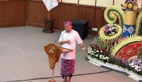 Gubernur Bali Wayan Koster saat rapat pleno mengenai PKB ke-47 tahun 2025. Foto: ist/Yulius