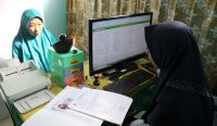 Foto: Proses foto biometrika Penyelenggara Haji dan Umrah (PHU) Kantor Kementerian Agama (Kemenag) Kabupaten Jembrana, Senin (23/6/2025)