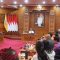 Gubernur Bali Wayan Koster melakukan pertemuan dengan seluruh produsen dan distributor AMDK dalam di Gedung Kertha Sabha, Denpasar, Selasa (10/6/2025). Foto: dok/pribadi