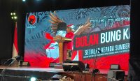 Gubernur Bali Wayan Koster menyampaikan sambutan dalam acara penutupan Bulan Bung Karno 2025 yang digelar oleh DPD PDI Perjuangan Bali di Hotel Prime Plaza, Sanur, Selasa (1/7/2025).