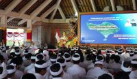 Gubernur Bali Wayan Koster memberikan pengarahan kepada para pejabat di lingkungan Pemprov Bali, Kamis (10/7/2025). Foto: dok/Pemprov Bali