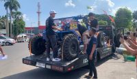 Foto: Sejumlah peserta melakukan proses scrutinering kendaraan jelang IOF National Championship Seri 2 di depan Kantor Bupati Jember, Jumat (18/7/2025).