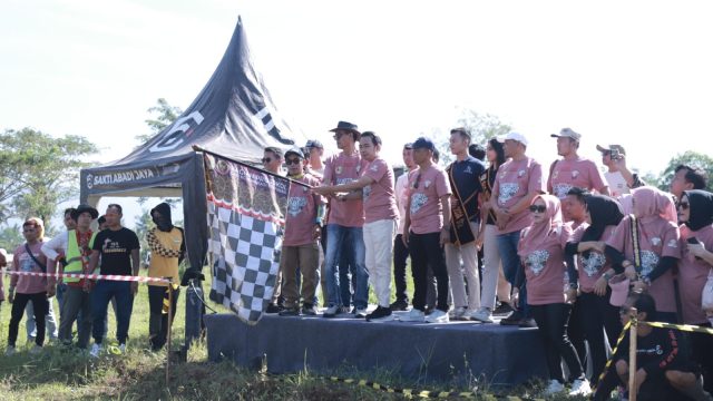 Foto: Bupati Fawait saat membuka Kejuaraan IOF National Championship 2025 resmi dibuka di Sirkuit Bernady Land, Jember, Sabtu (19/07/2025).