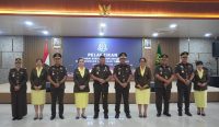 Kepala Kejaksaan Tinggi (Kajati) Bali, Dr. Ketut Sumedana melantik Wakil Kepala Kejaksaan Tinggi (Wakajati) Bali I Putu Gede Astawa, Kamis (17/07/2025). Foto: dok/pribadi