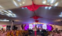 Bupati Jember Muhammad Fawait berdialog dengan warga saat kegiatan Bungadesaku di Kecamatan Ambulu, Minggu (27/7/2025)