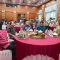 Gubernur Bali Wayan Koster (kedua dari kiri) berbincang hangat dengan Kepala BNN RI Irjen Pol Marthinus Hukom (tengah) dalam jamuan makan malam di Jaya Sabha, Denpasar, Senin (14/7/2025). Acara ini turut dihadiri jajaran Forkopimda Bali sebagai bagian dari sinergi bersama dalam upaya pemberantasan narkoba di Bali. Foto: tim/diksimerdeka.com