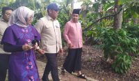 Foto: Gus Fawait dan Wamentan RI Sudaryono saat mengunjungi Puslit Koka Jember./Syakur