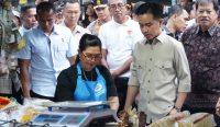 Wakil Presiden Gibran Rakabuming Raka saat meninjau harga bahan pokok di Pasar Dauh Pala, Tabanan, Sabtu (5/7/2025). Foto: dok/Pemprov Bali