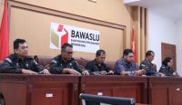 Komisioner Bawaslu Bali mengikuti rapat rutin pengawasan Pemilu, Senin (14/07/2025). Foto: dok/Bawaslu Bali