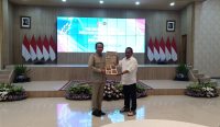 Foto: Bupati Jember Gus Fawait saat menyampaikan pesan usai pengukuran anggota PWI Jember